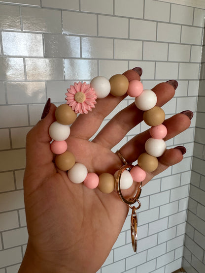Tan & White Daisy Wristlet