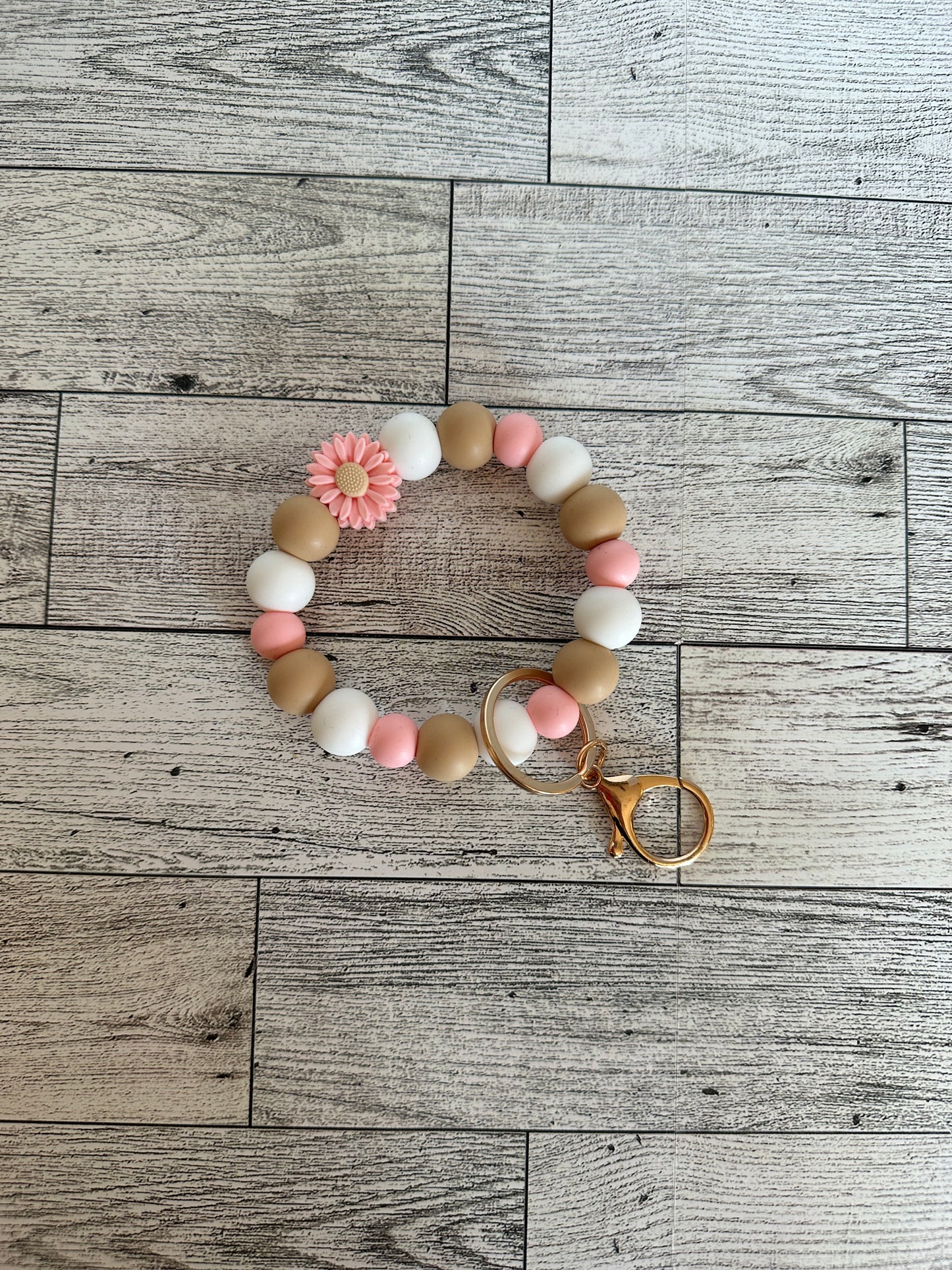 Tan & White Daisy Wristlet