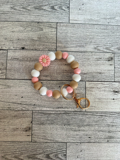 Tan & White Daisy Wristlet